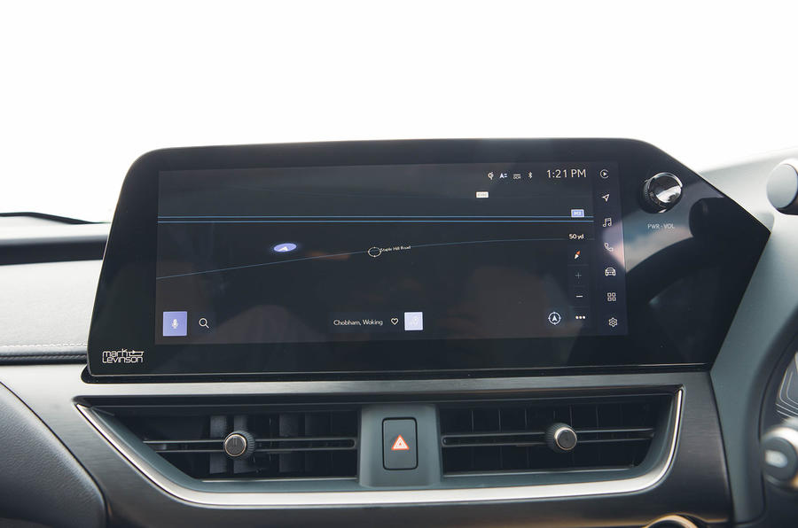 Lexus UX300e infotainment