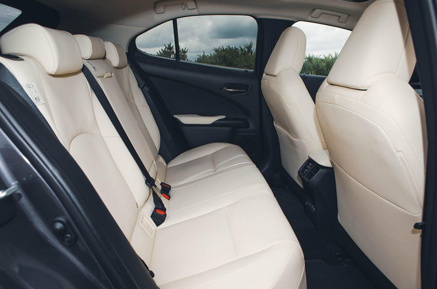 Lexus UX300e sièges arrière