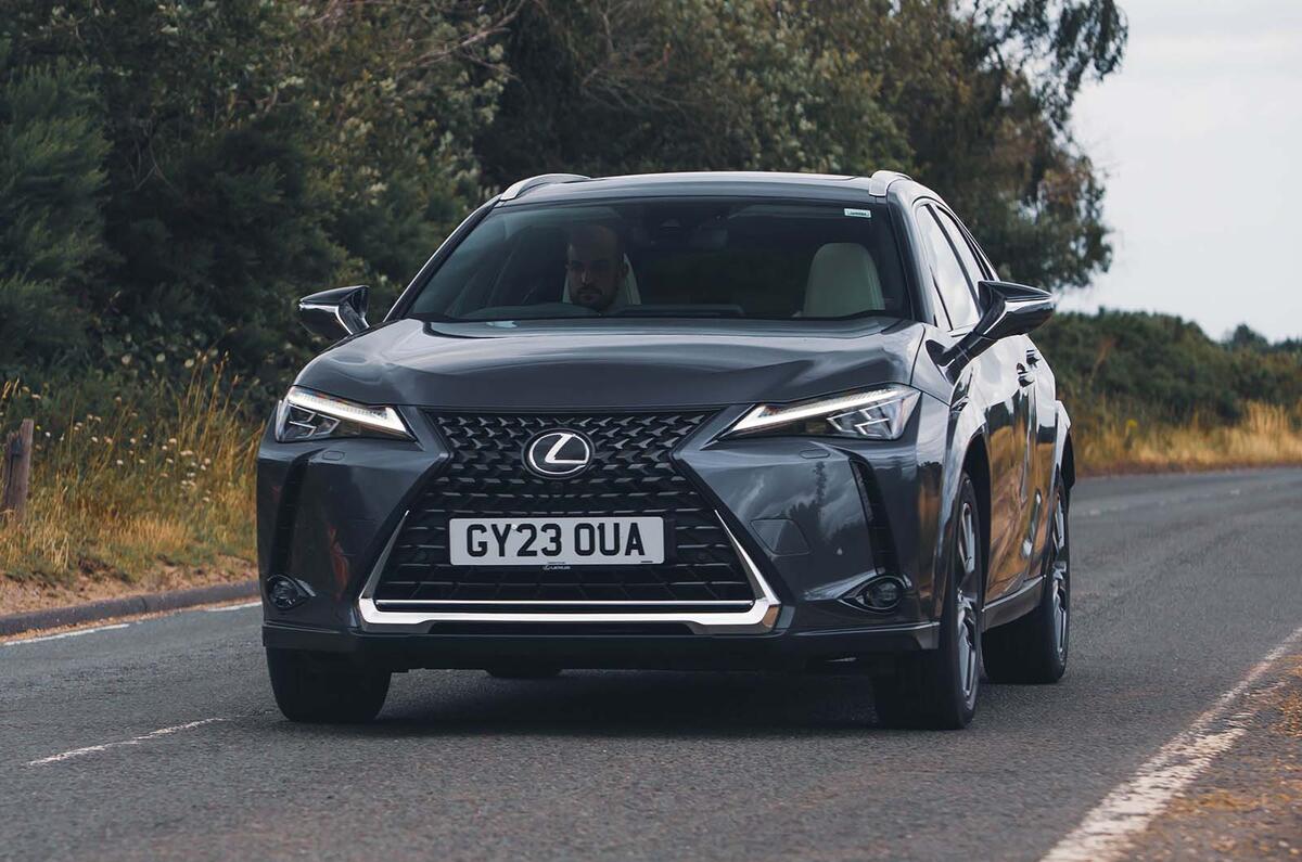 Lexus UX300e conduite avant