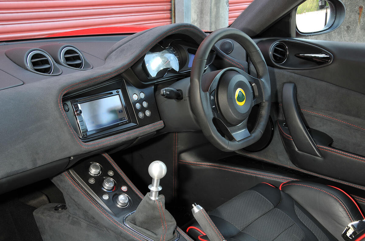 Lotus Evora S interior