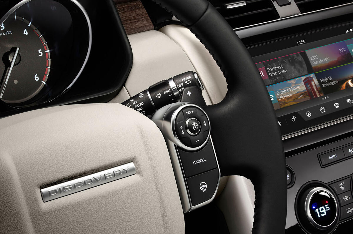 2017 Land Rover Discovery revealed in Paris