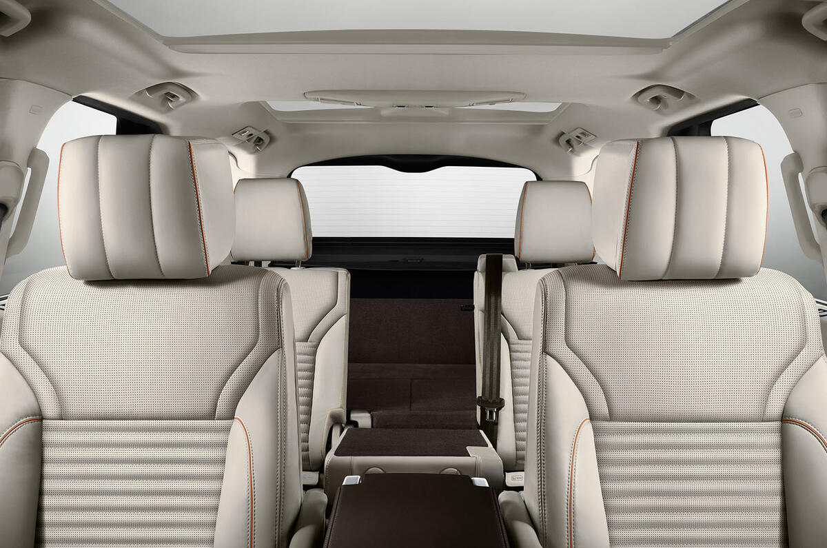 2017 Land Rover Discovery revealed in Paris