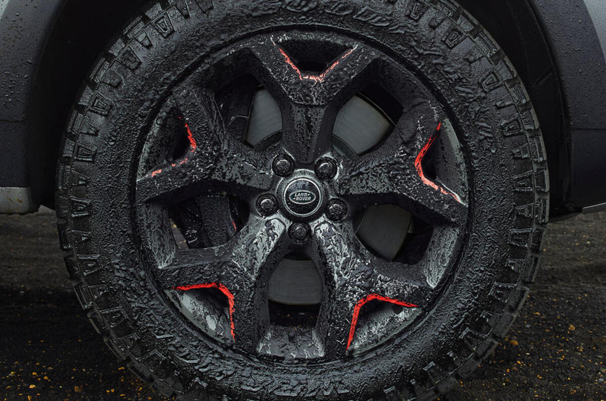 Land Rover Discovery SVX alloys 