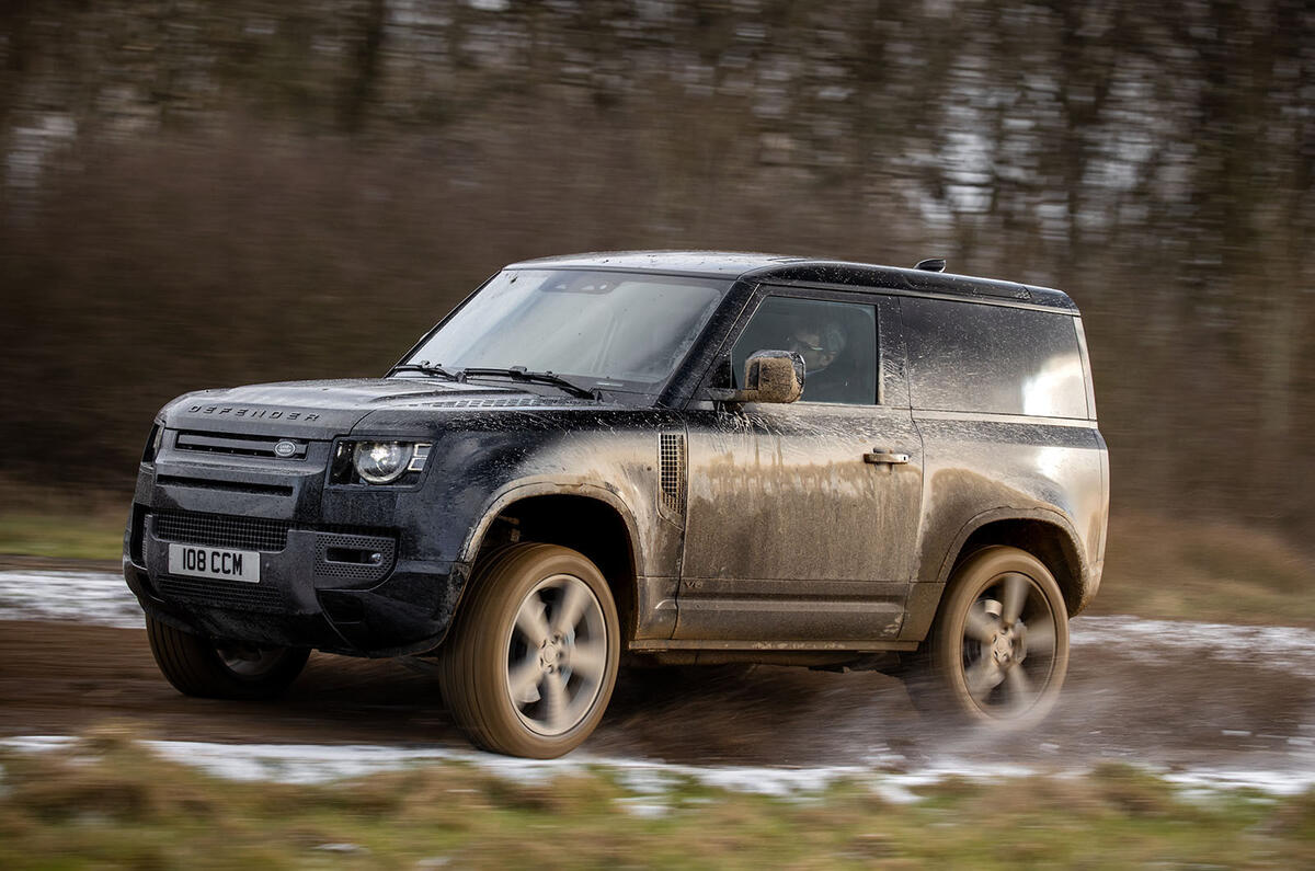 LR Defender v8