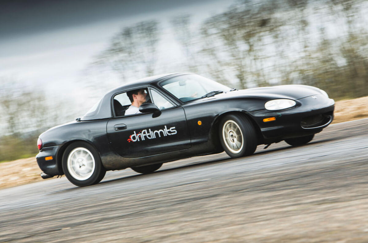 Learning how to drift - Mazda MX-5 side