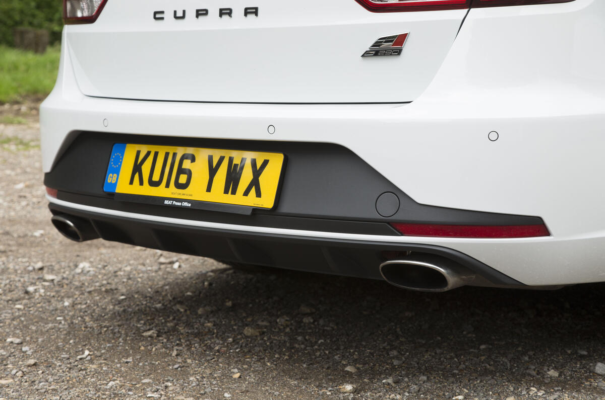 16 Seat Leon St Cupra 290 Black Dsg Review Review Autocar