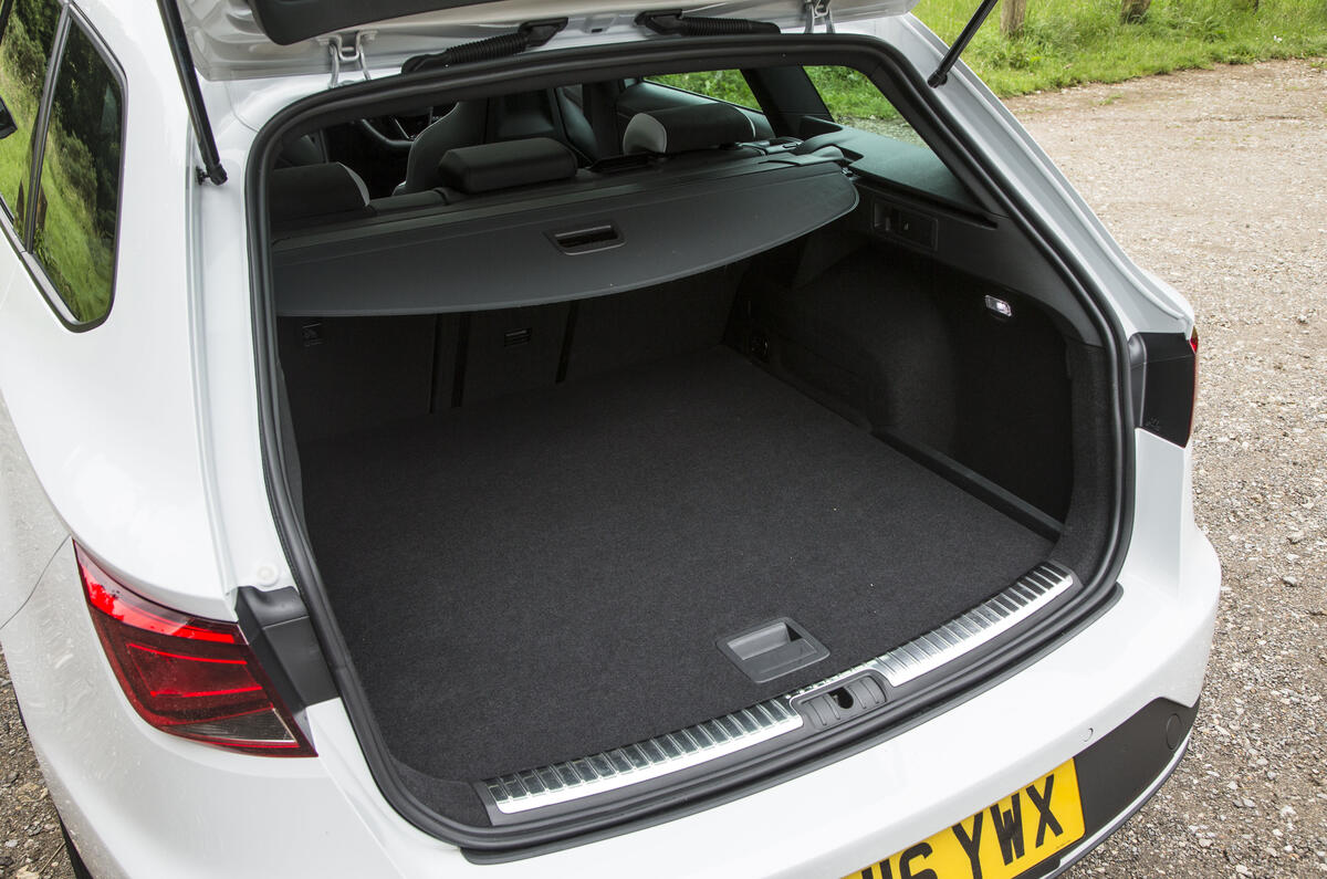 16 Seat Leon St Cupra 290 Black Dsg Review Review Autocar