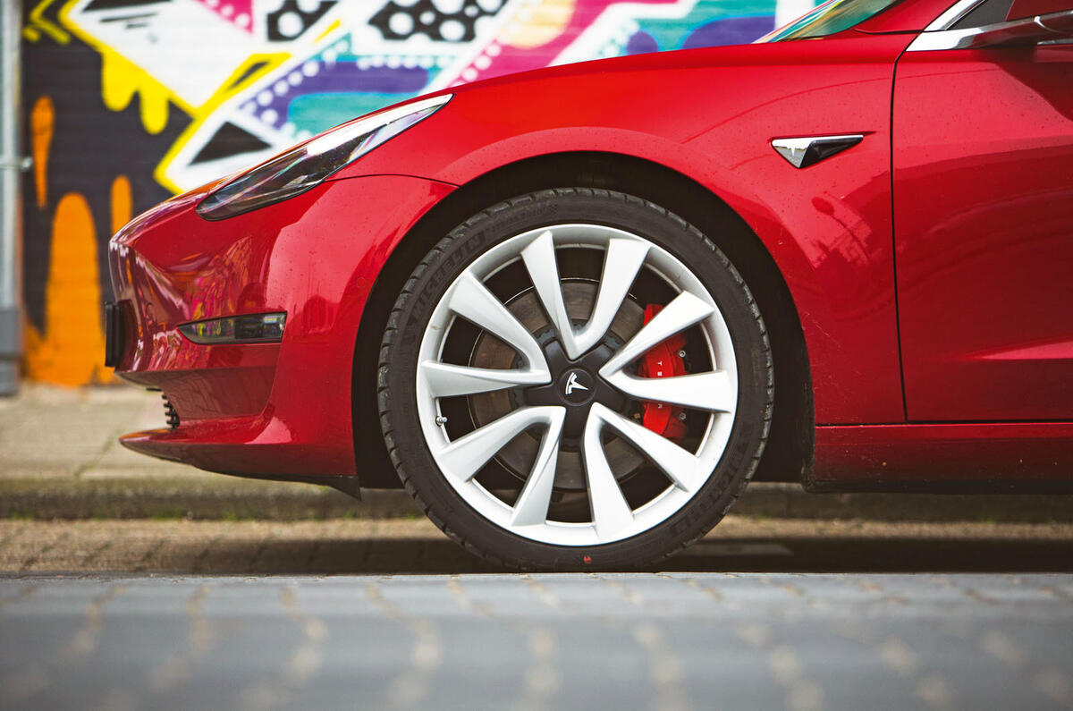 2019 Tesla Model 3 vs new BMW 3 Series
