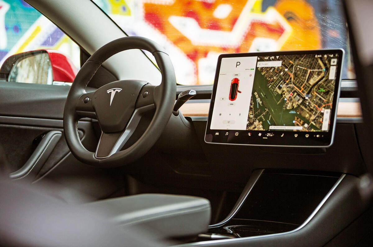 2019 Tesla Model 3 vs new BMW 3 Series