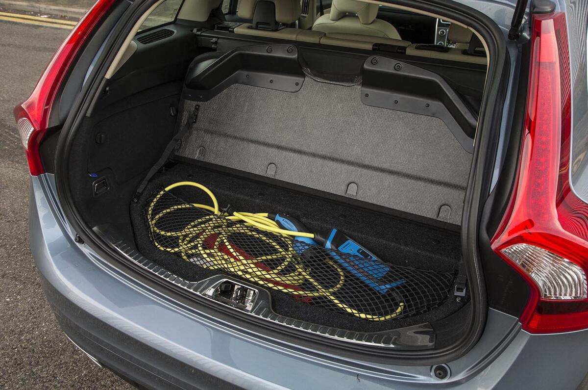 Bmw 330e Plug In Hybrid Faces Audi Vw And Volvo 100mpg Rivals Autocar