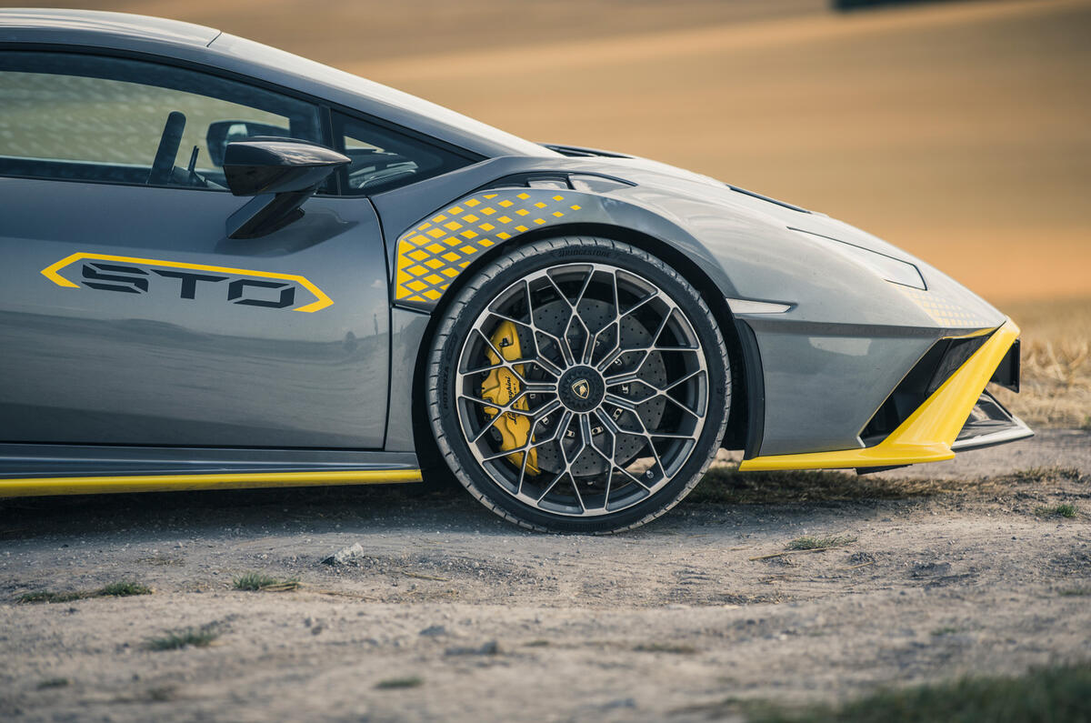 LUC Lamborghini Huracan STO 2021 0045