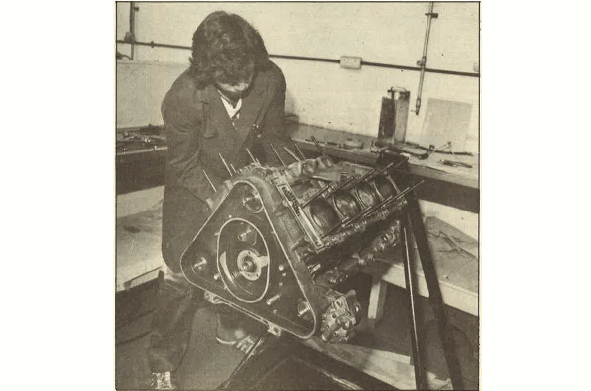 Throwback Thursday Servicing Cosworth Dfv Formula 1 Engines 1975