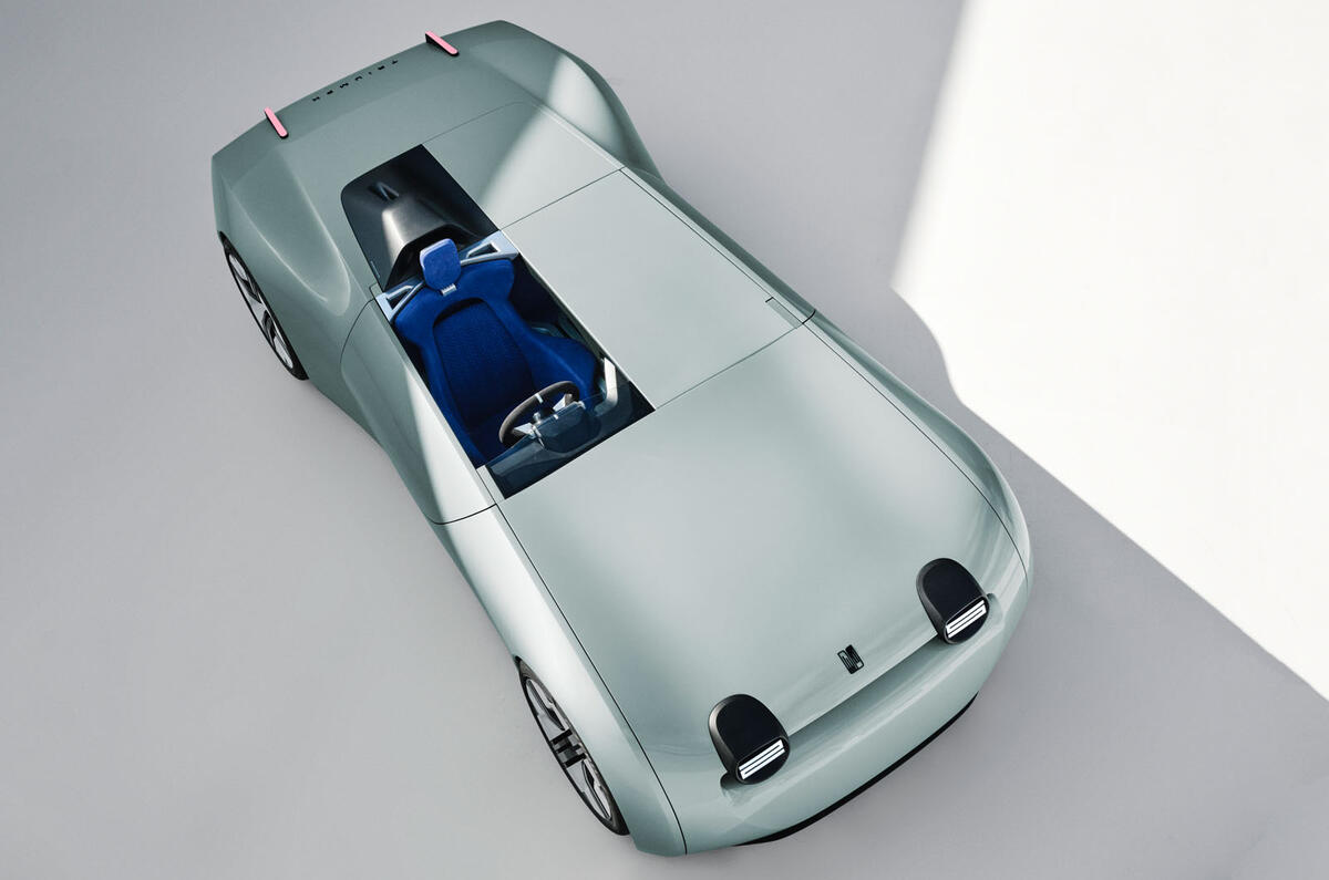 Makkina Triumph TR2 delantera alta