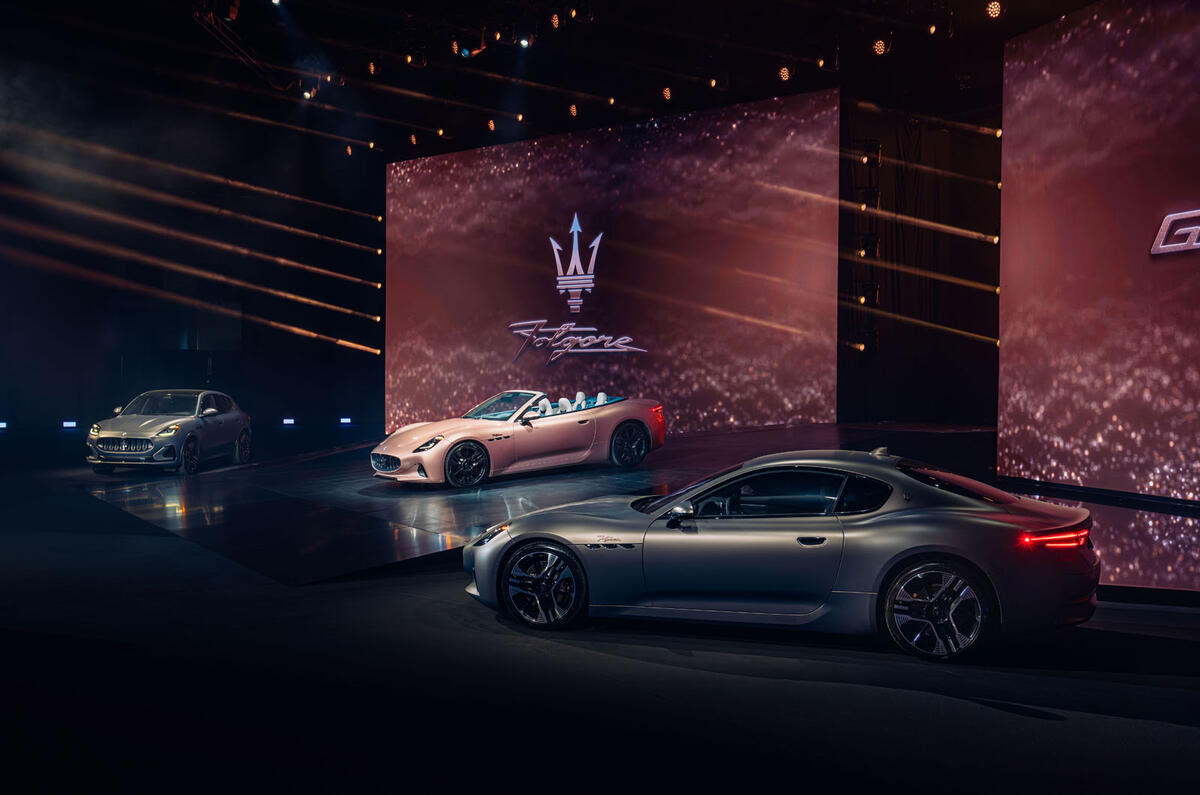 Maserati granturismo ir grecale spaudos konferencijos scenoje