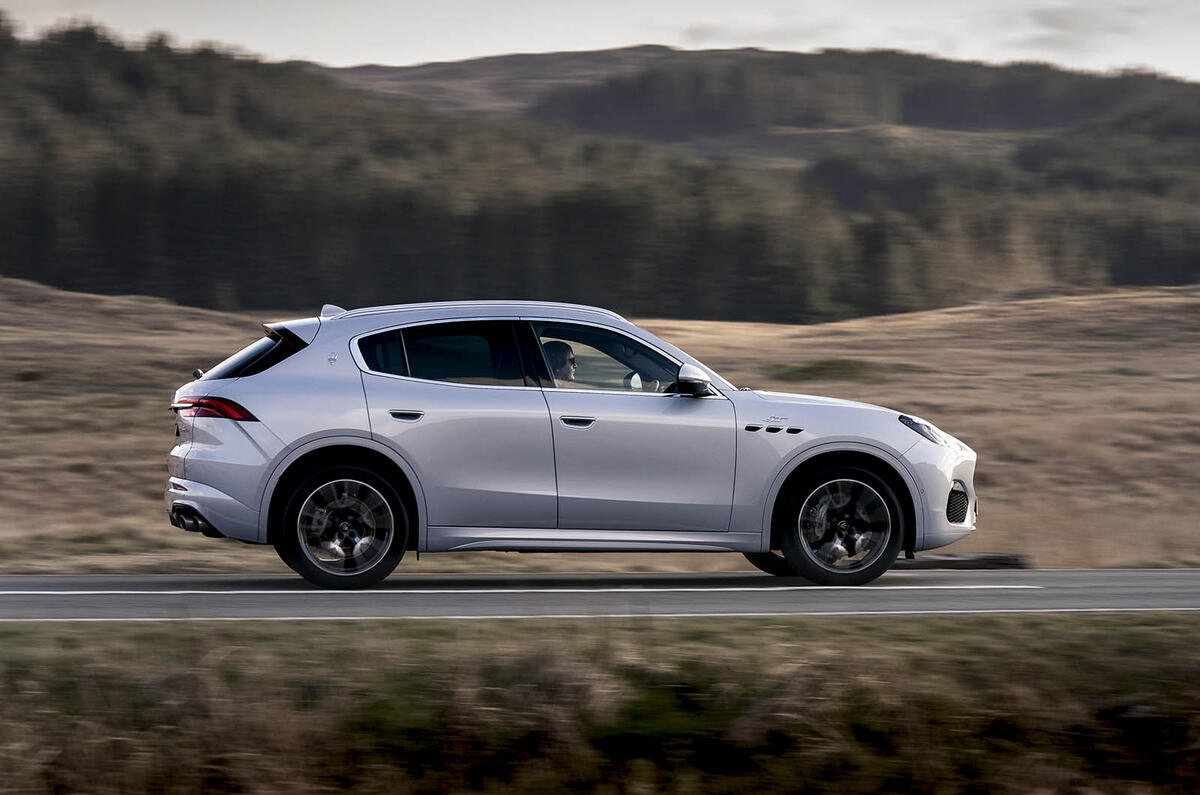 Maserati Grecale GT panning