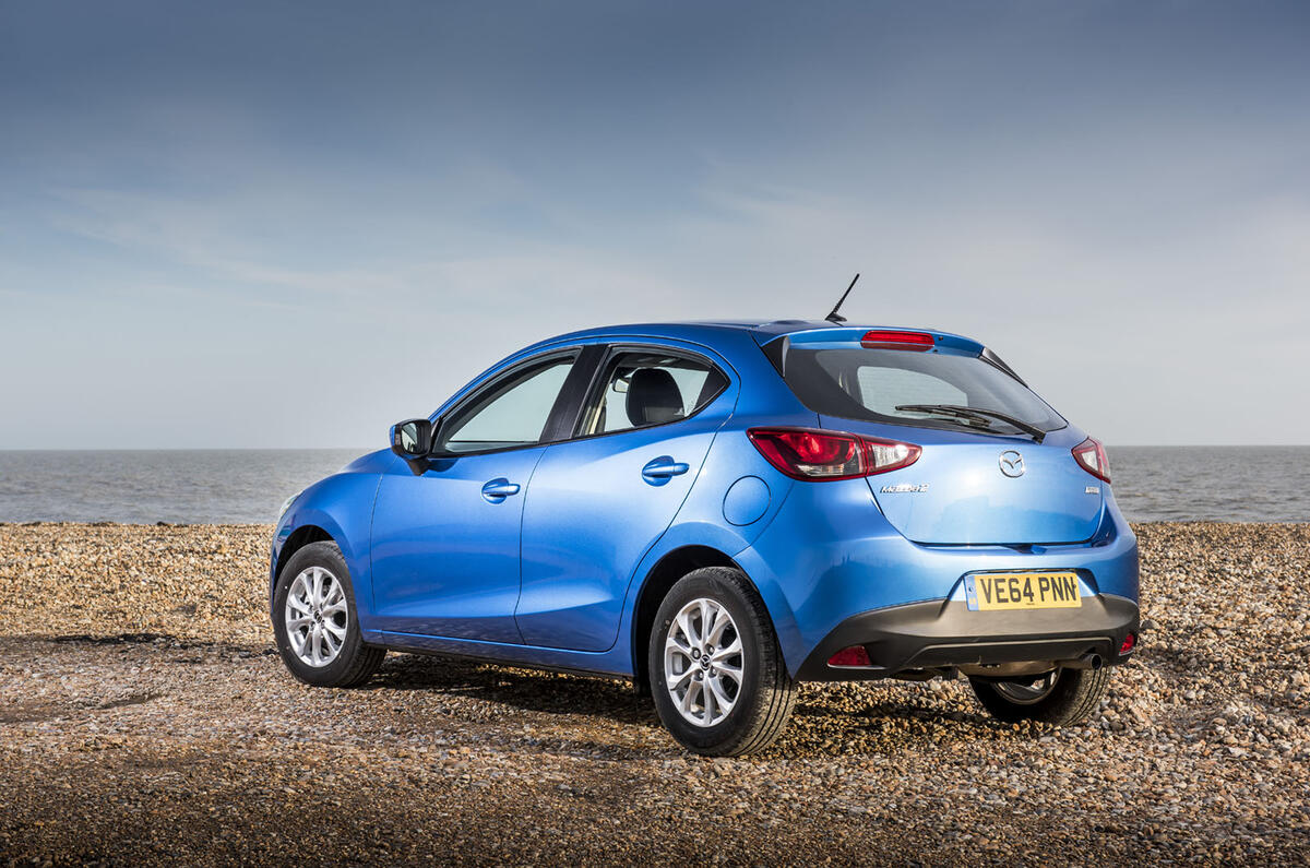 Mazda 2 седан