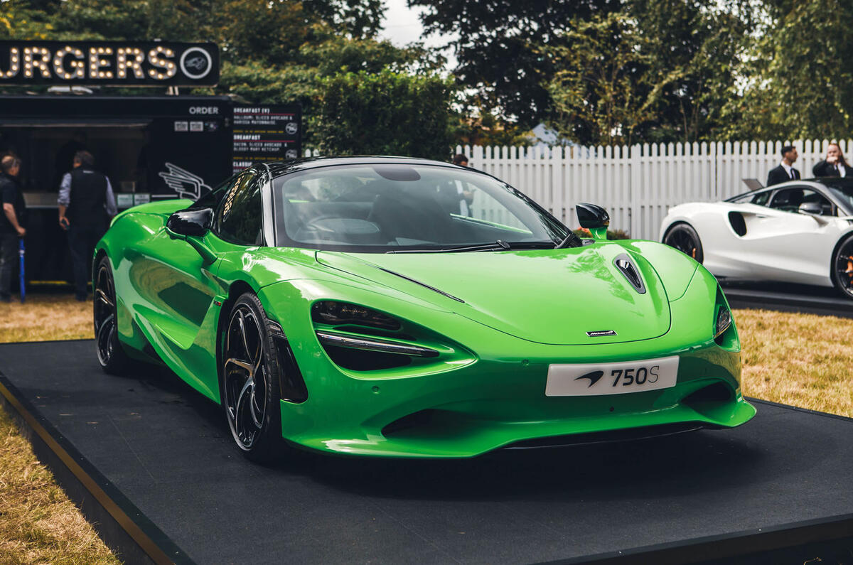 mclaren 750s front quarter