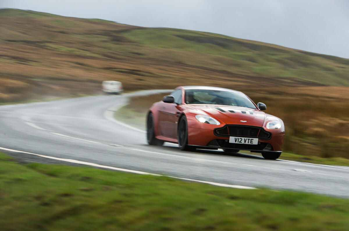 Mclaren r8 group test 0015