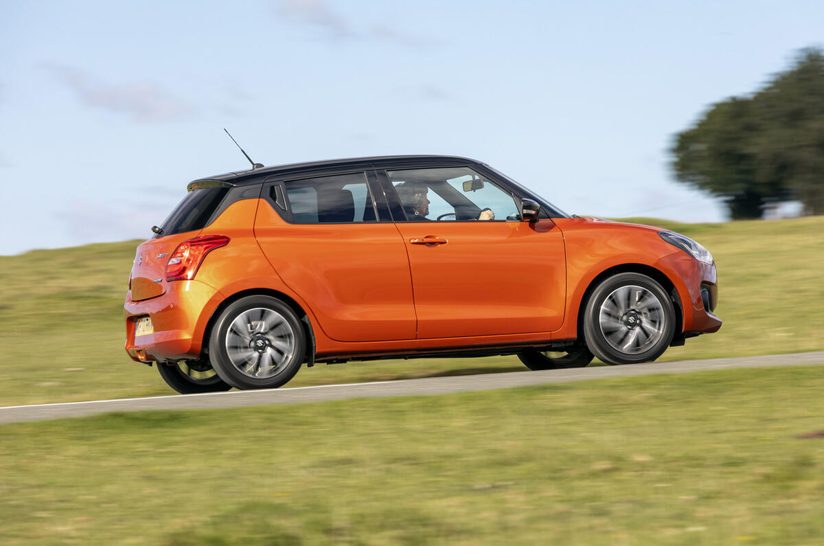 Suzuki Swift Hybrid SZ5 2020 - en virage à l'arrière