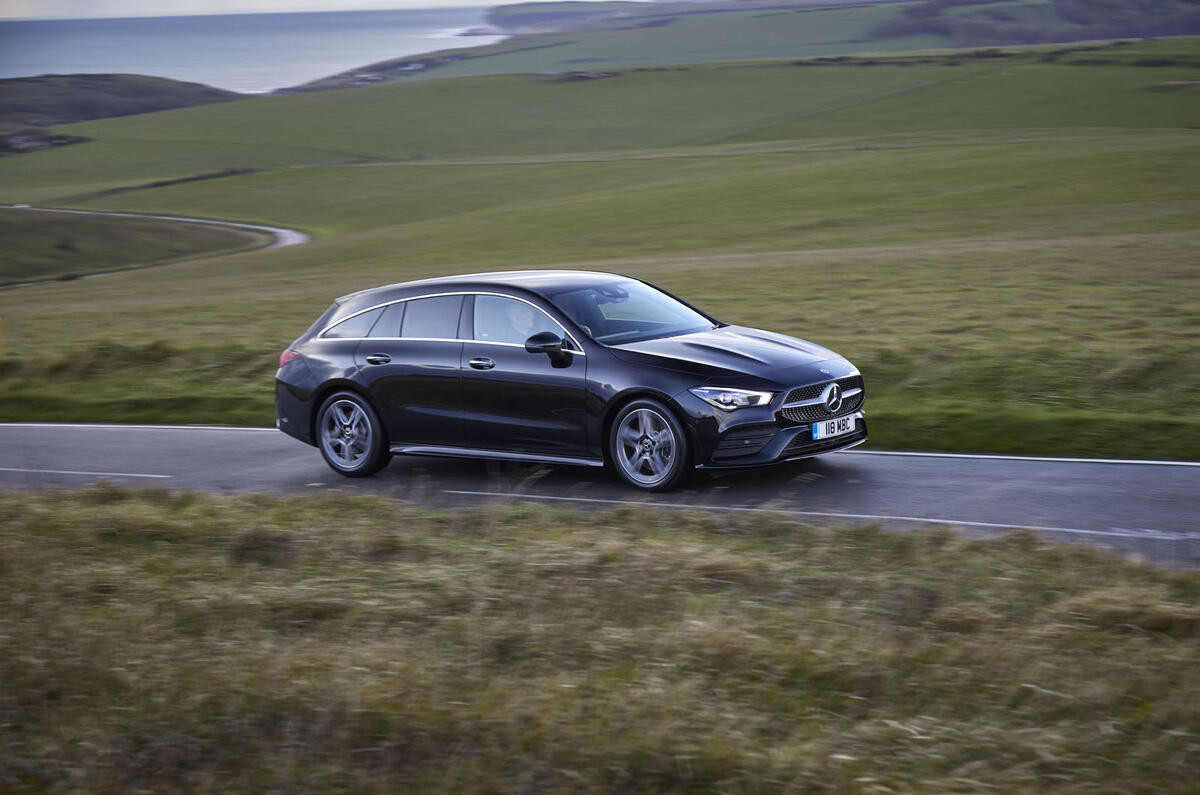 Mercedes CLA Shooting Brake side front moving