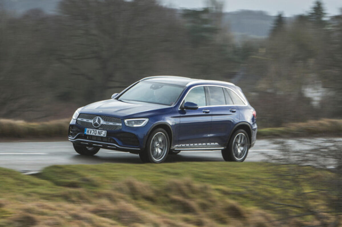 Merc GLC300e front3quarterpan