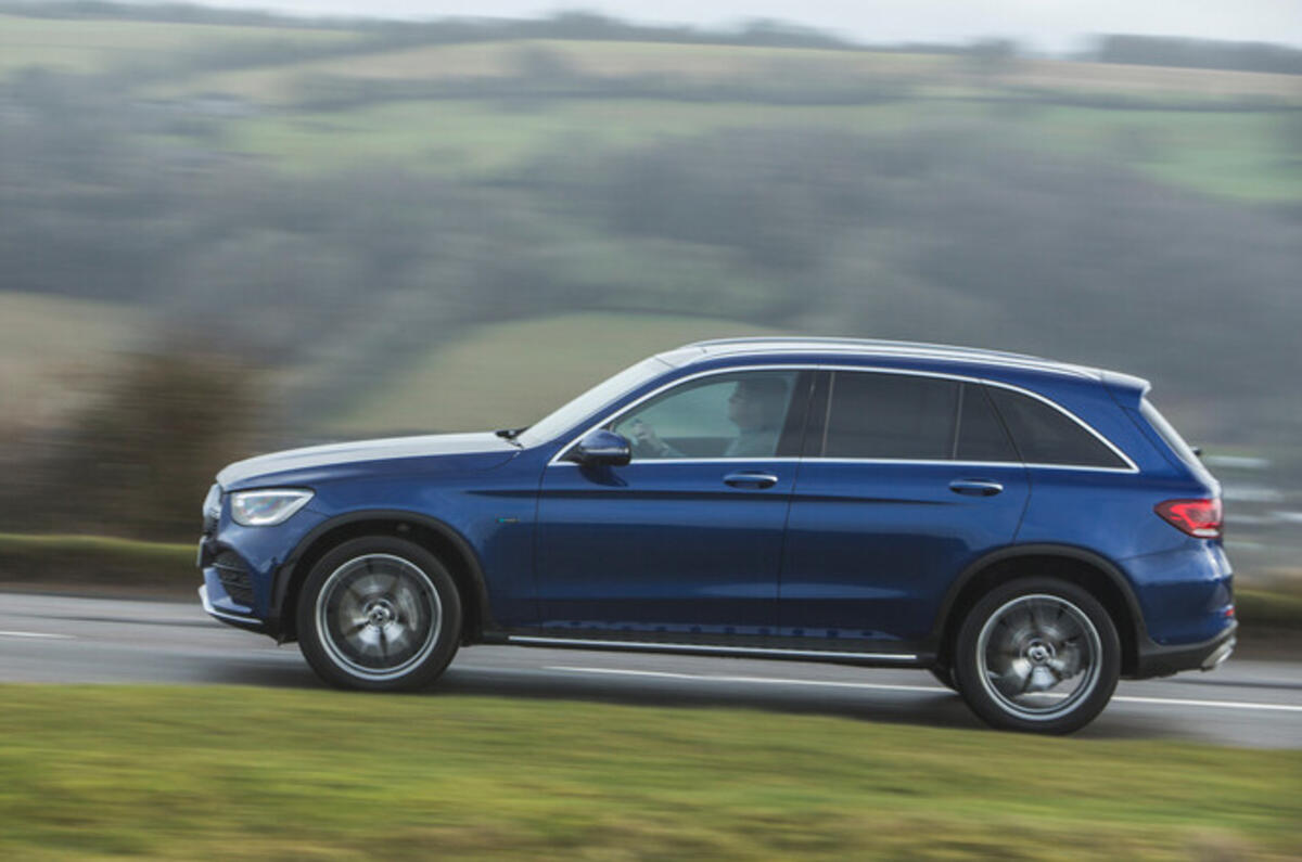 Merc GLC300e pan