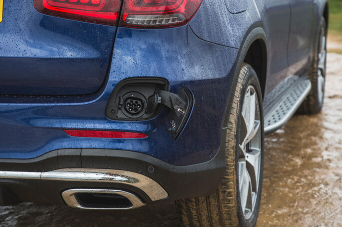 Merc GLC 300e chargeport