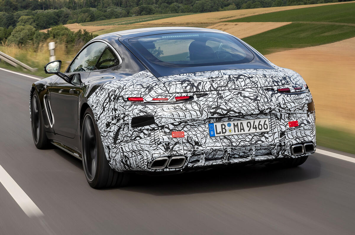 Mercedes AMG GT trasero tres cuartos