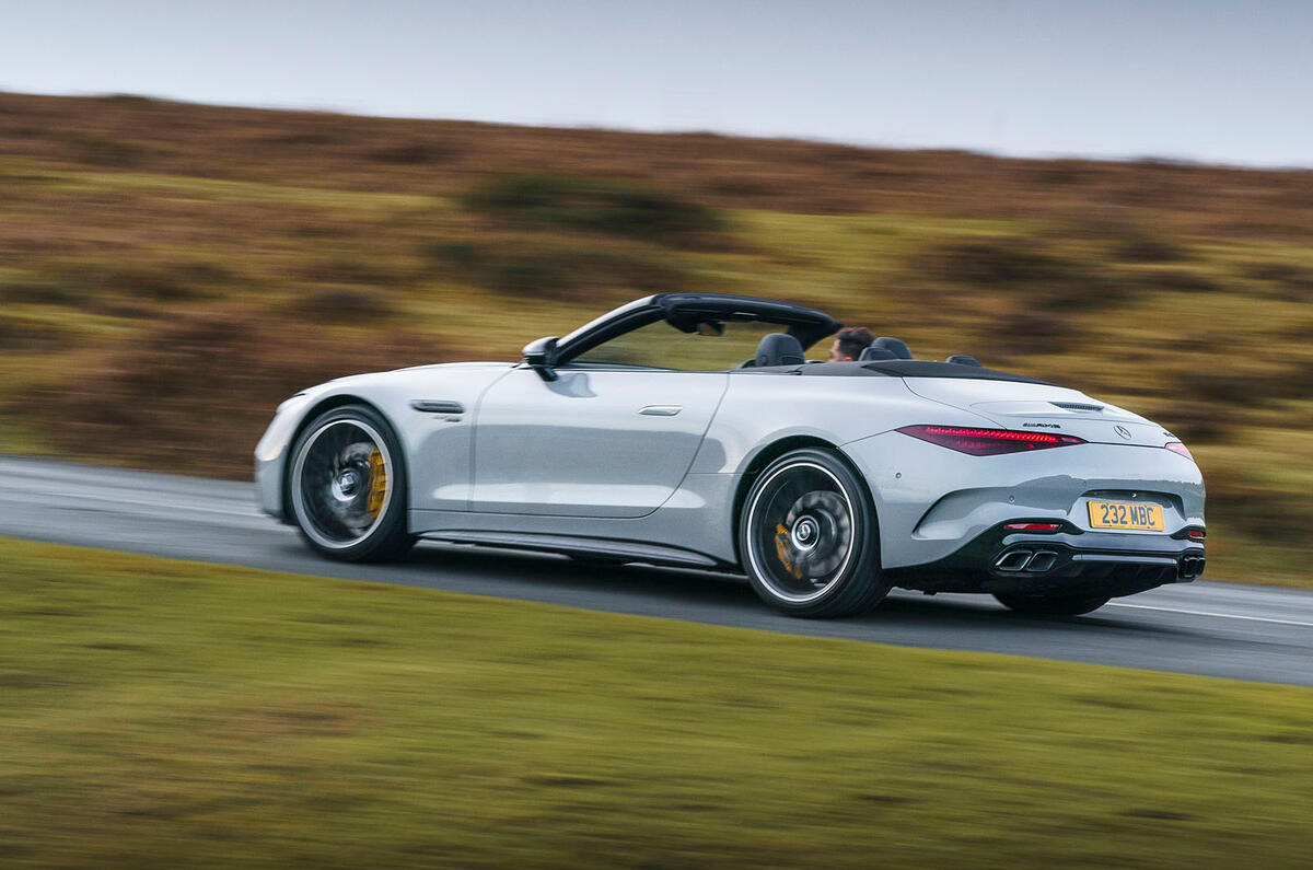 mercedes amg sl63 2023 002 virage arrière