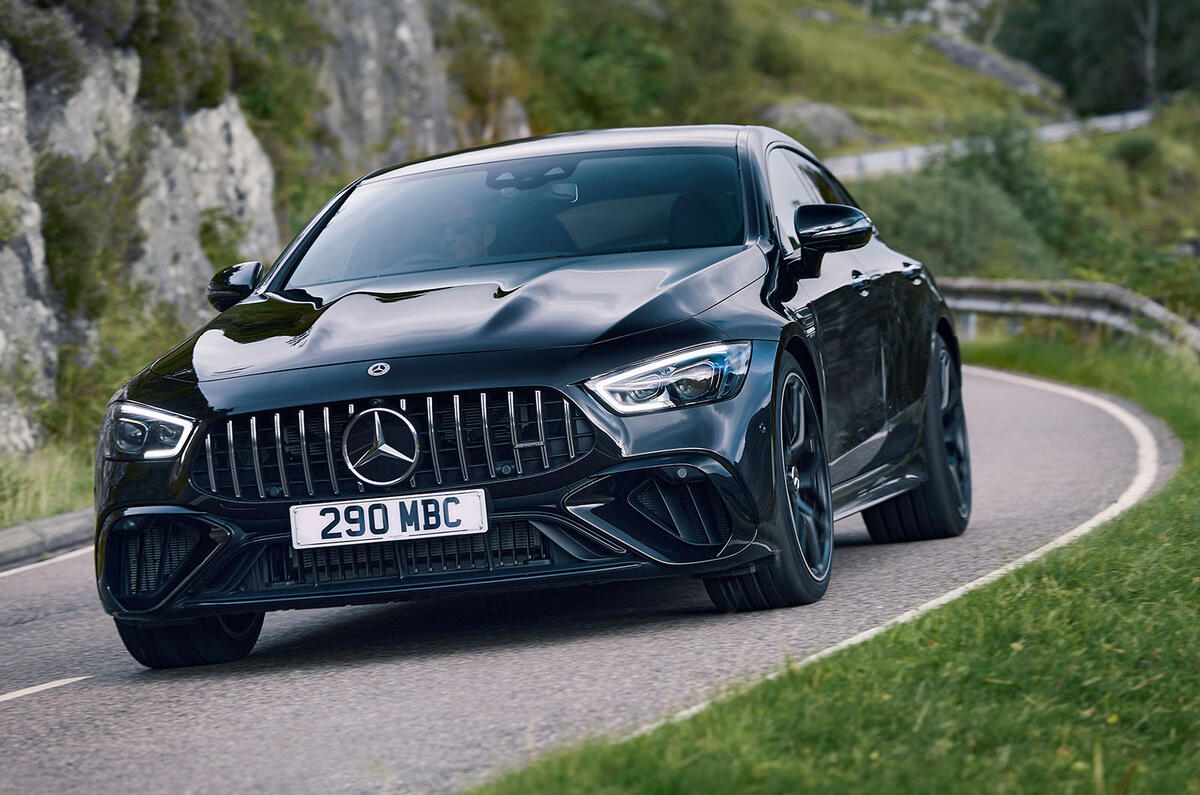 Mercedes AMG GT63 S E Performance 001 en virage avant