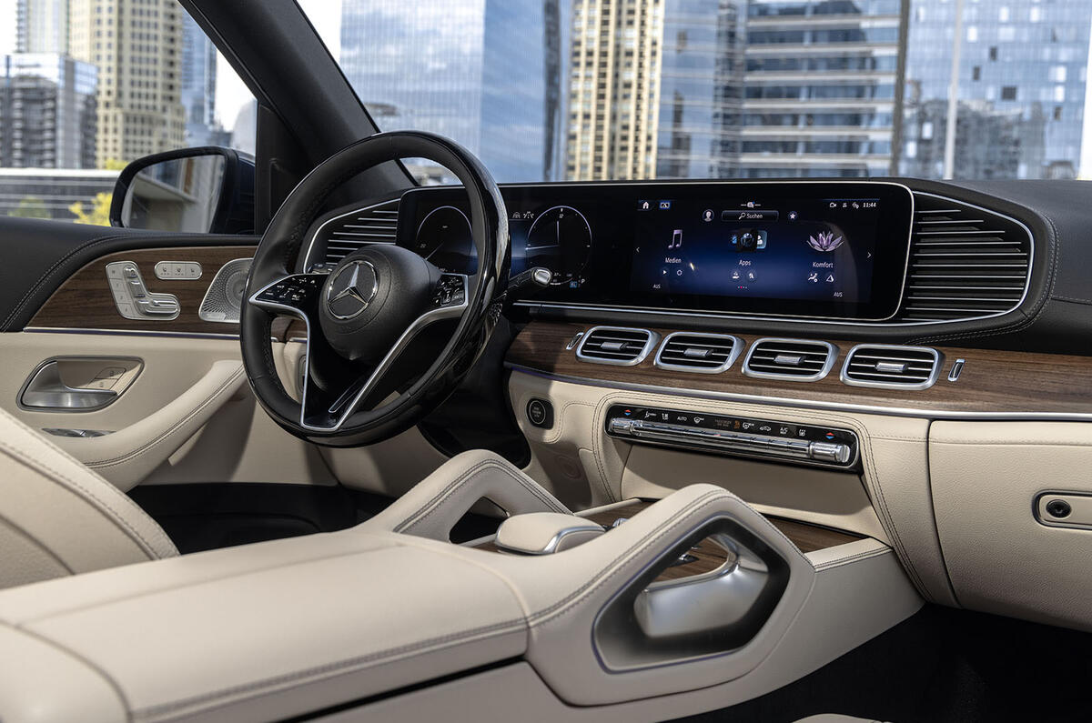 mercedes benz gle revue 2023 010 tableau de bord