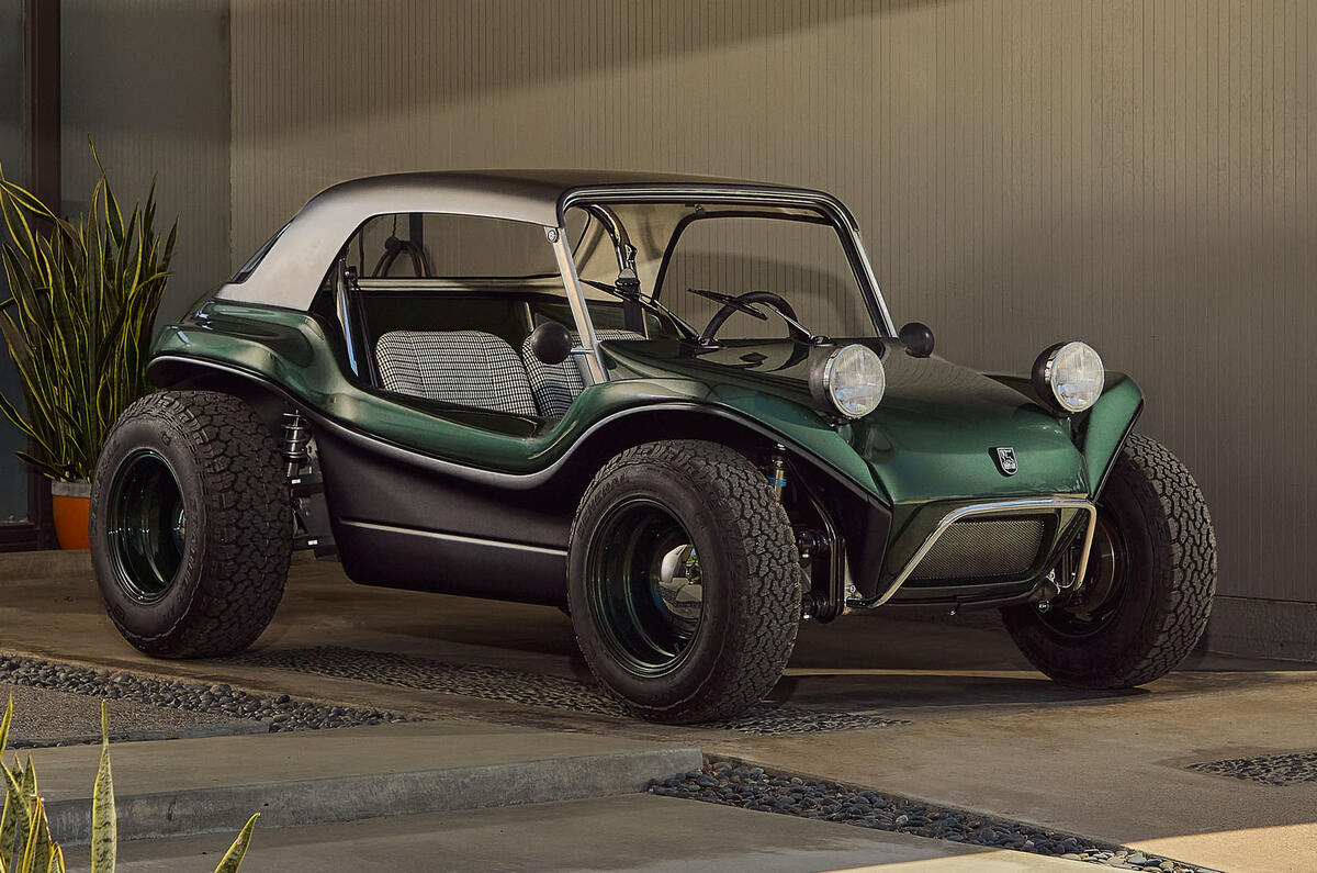 Meyers Manx 2 سمت پارک شده است