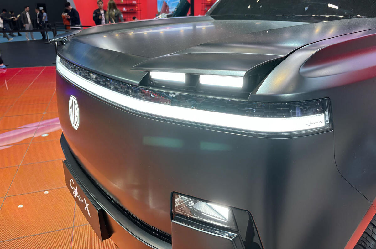 Detalle de la luz emergente MG CyberX en el Salón del Automóvil de Shanghái