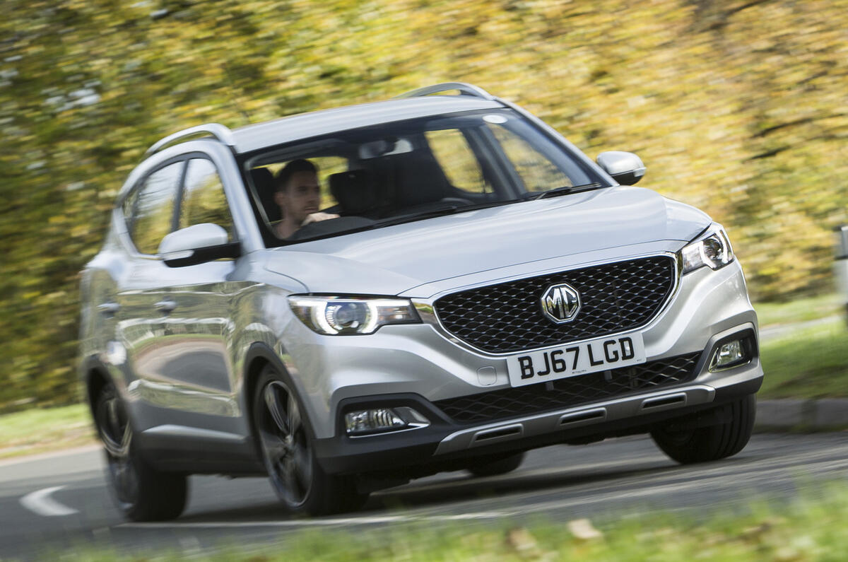 mg-zs-cornering.jpg