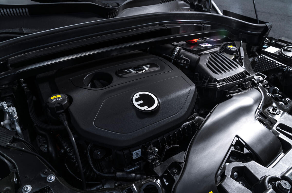 Mini Countryman S E Cooper All4 engine bay