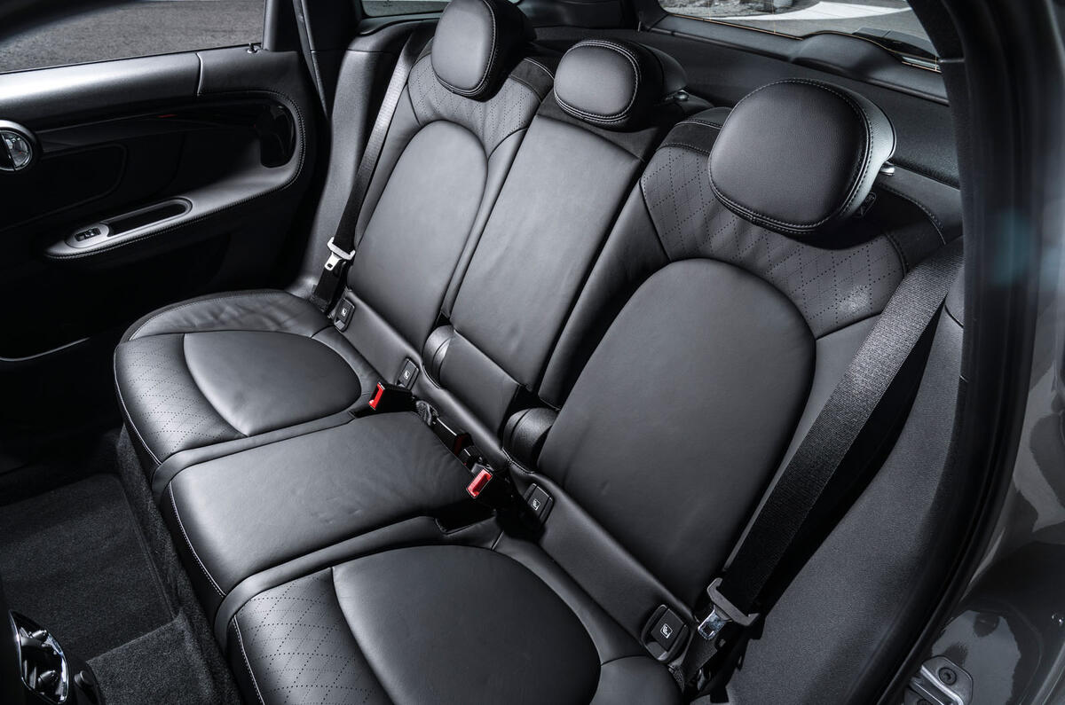Mini Countryman S E Cooper All4 rear seats