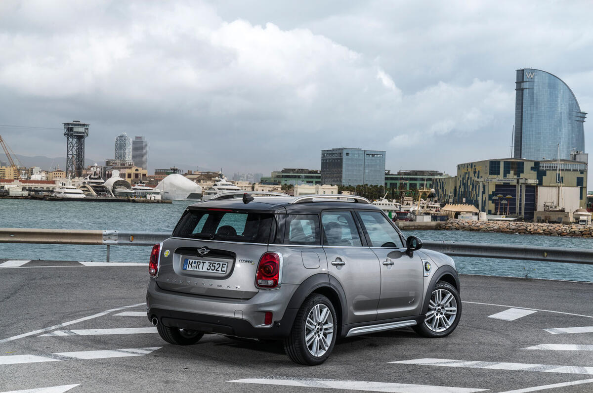 Mini Countryman S E Cooper All4 rear quarter