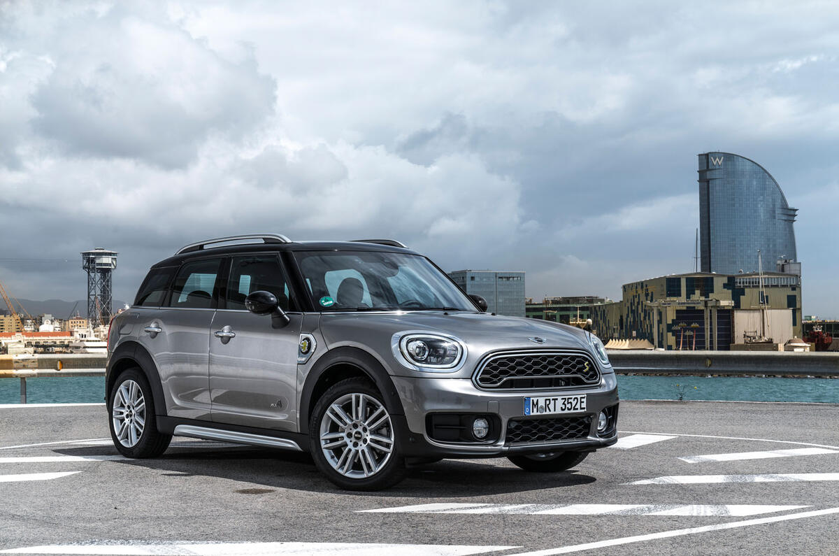 Mini Countryman S E Cooper All4 front quarter