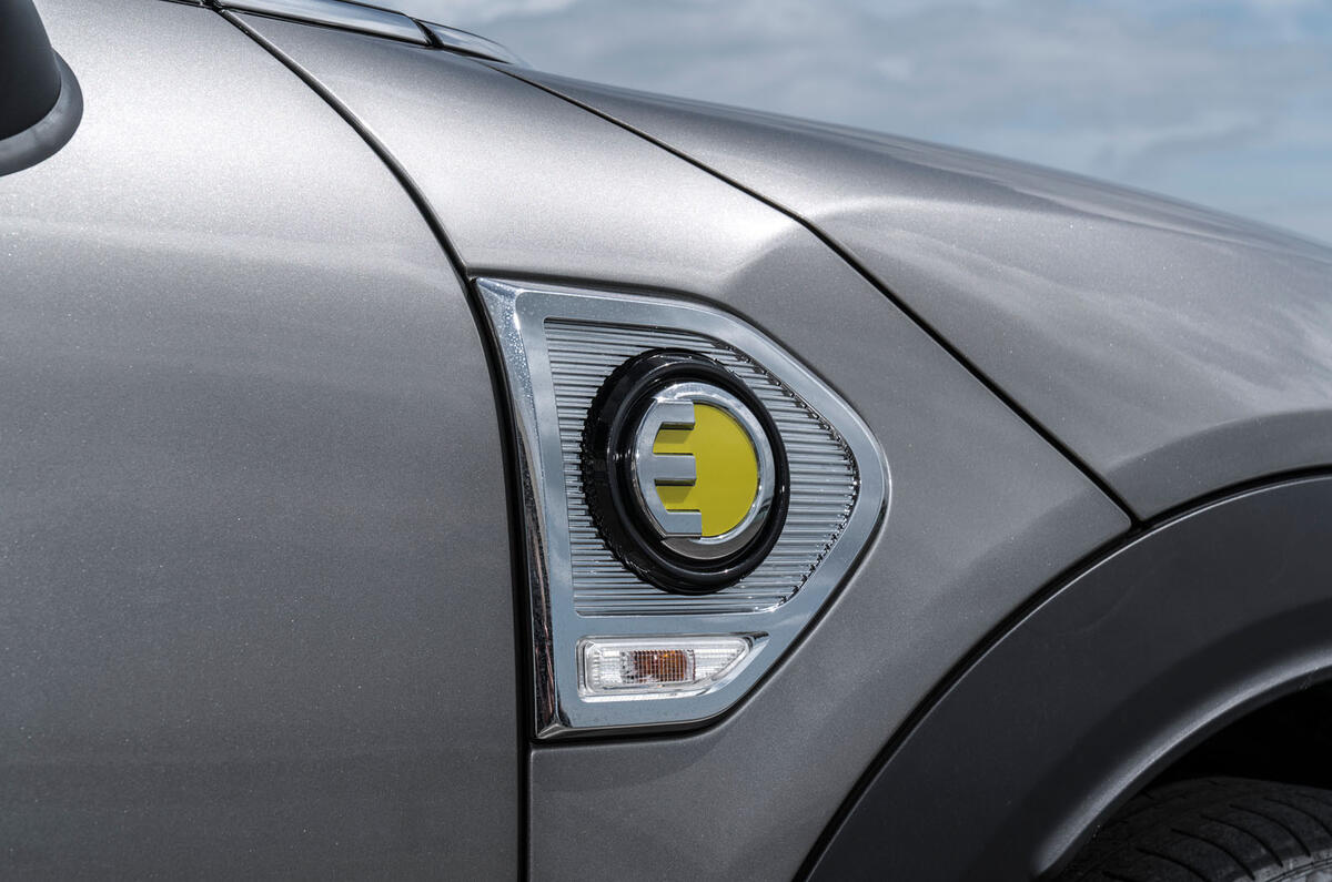 Mini Countryman S E Cooper All4 side indicator