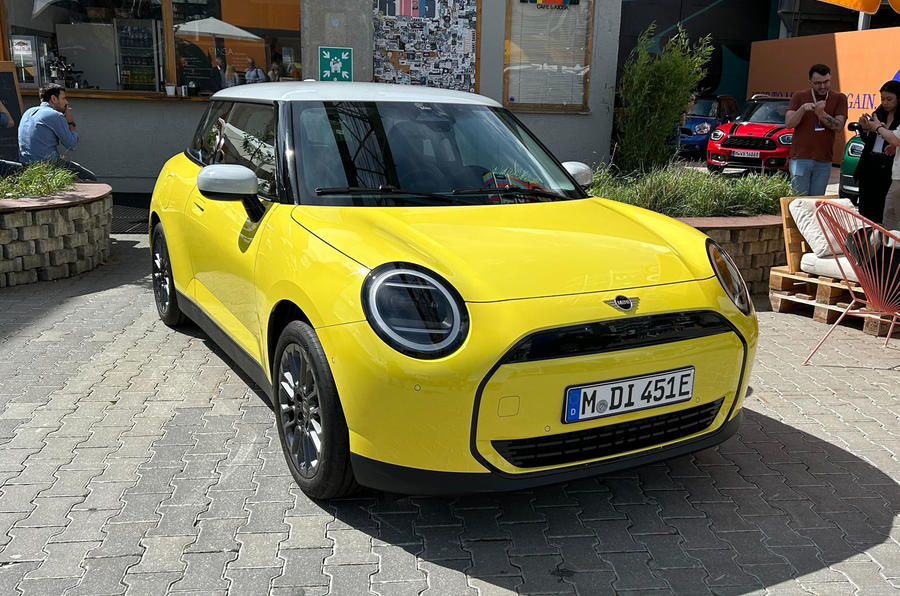 Mini Cooper Electric 2024 yellow front