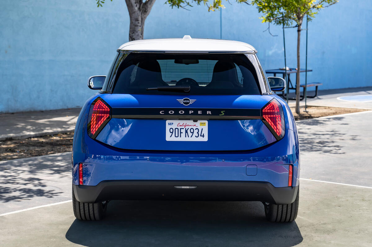 Mini Cooper S 2024 rear static