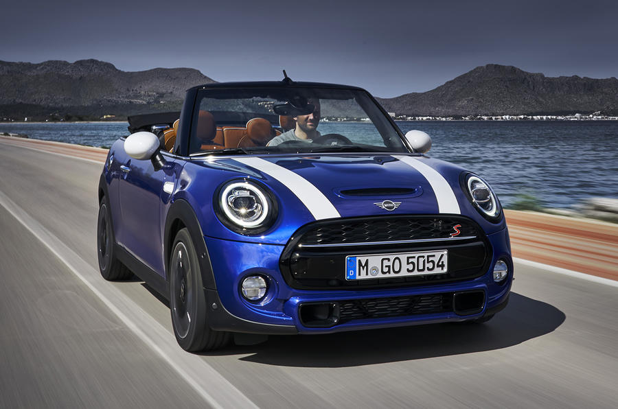 Mini Cooper S Convertible 2018 review on the road