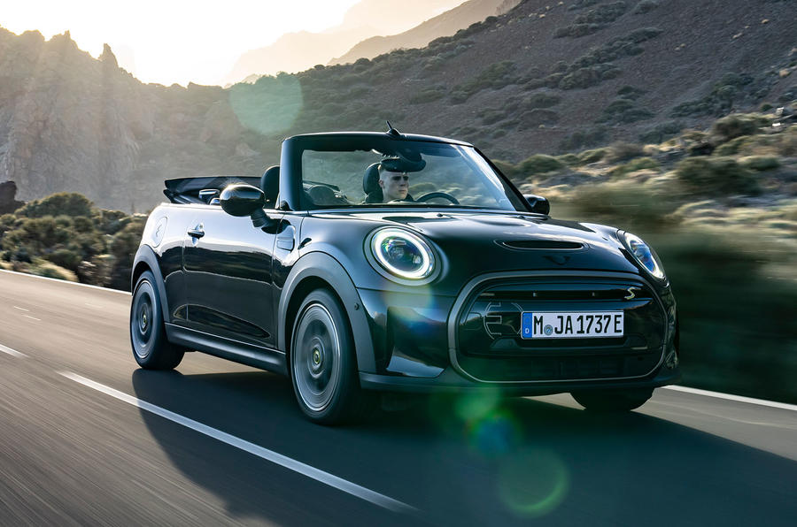 https://www.autocar.co.uk/sites/autocar.co.uk/files/styles/gallery_slide/public/images/car-reviews/first-drives/legacy/mini-cooper-se-convertible-front-three-quarter-tracking.jpg?itok=V6ncmweC