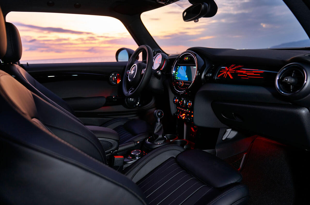 The updated 2019 Mini Cooper is now slightly British-er The updated 2019 Mini Cooper is now slightly British-er