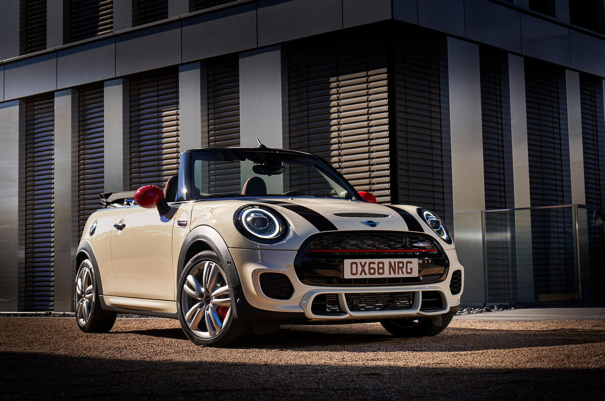 Mini Reveals Facelifted John Cooper Works Hatchback And