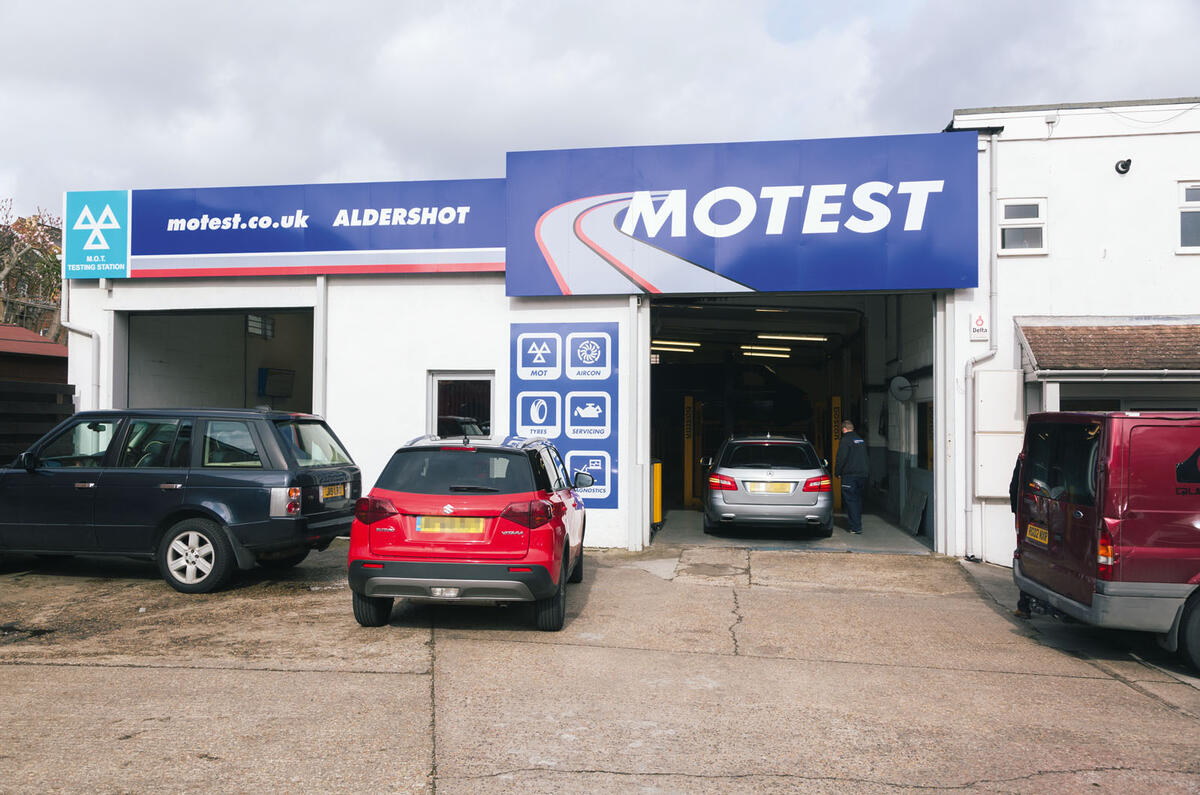 Motest car testing - garage