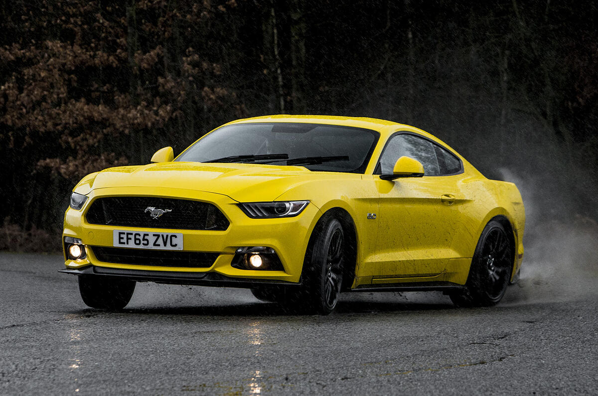 Ford Mustang V8