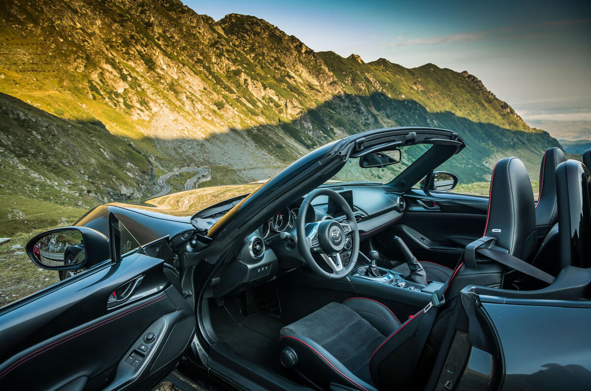 Mazda MX-5 Skyactiv-G 2.0 2018 first drive review cabin