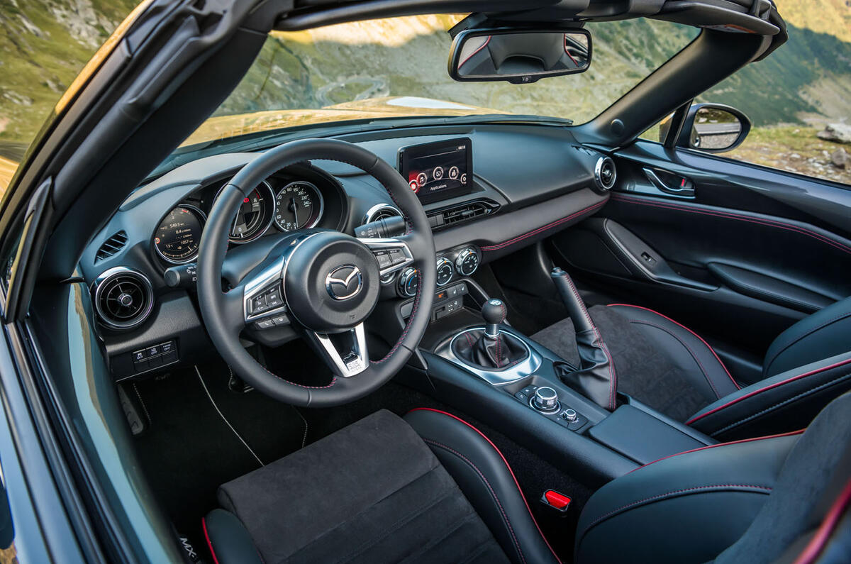 Mazda MX-5 Skyactiv-G 2.0 2018 first drive review dashboard