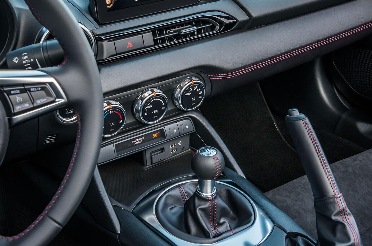 Mazda MX-5 Skyactiv-G 2.0 2018 first drive review centre console